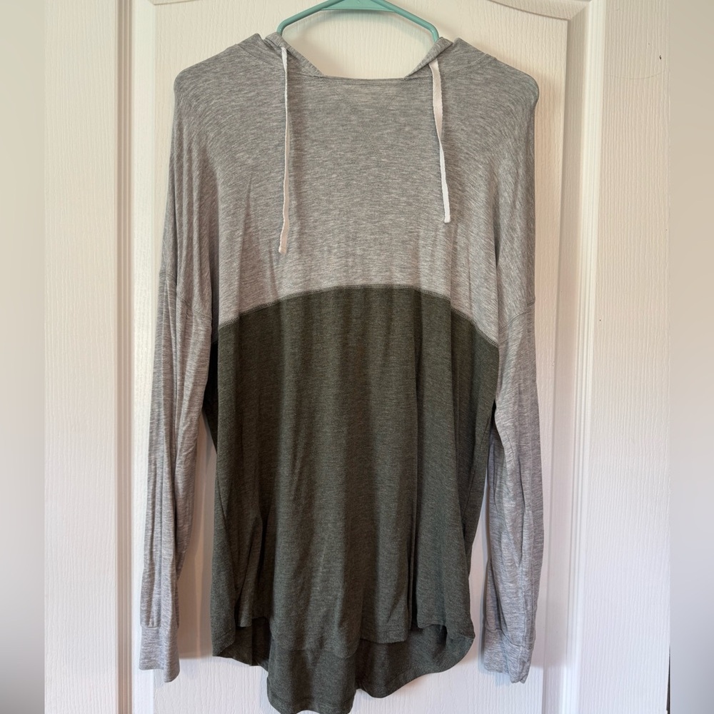 Buckle Gray and Green Long Sleeve Tee